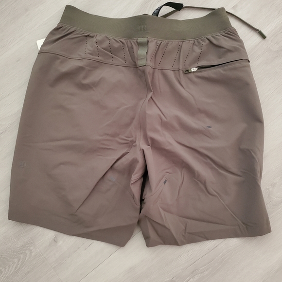 Lululemon License to train short - Picture 5 of 6